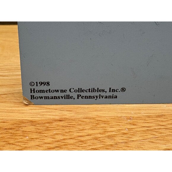 Hometowne Collectibles 1998 Hershey Railroad Station Wooden Shelf Sitter - Picture 3 of 4